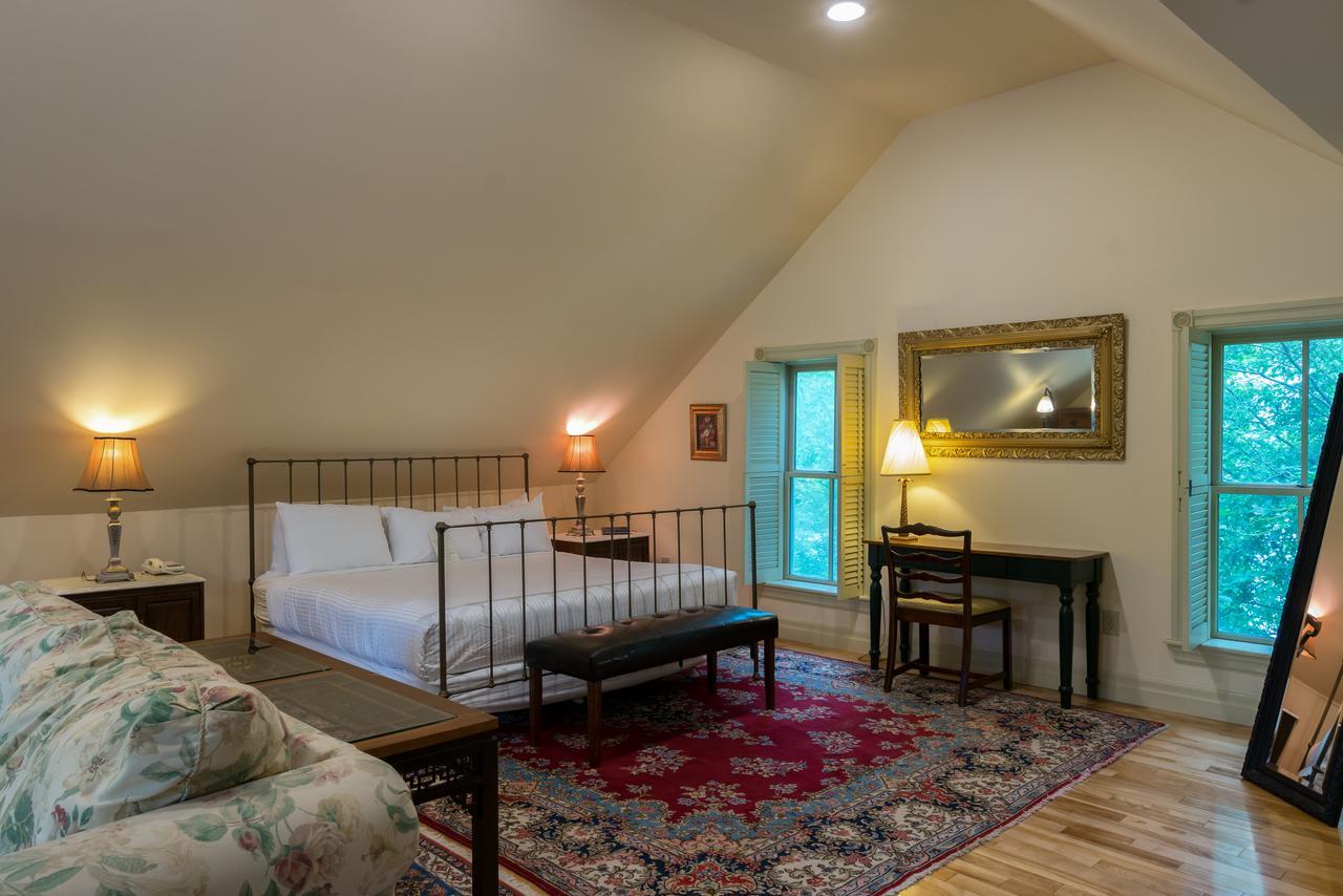 Hotel The Shire Woodstock Extérieur photo