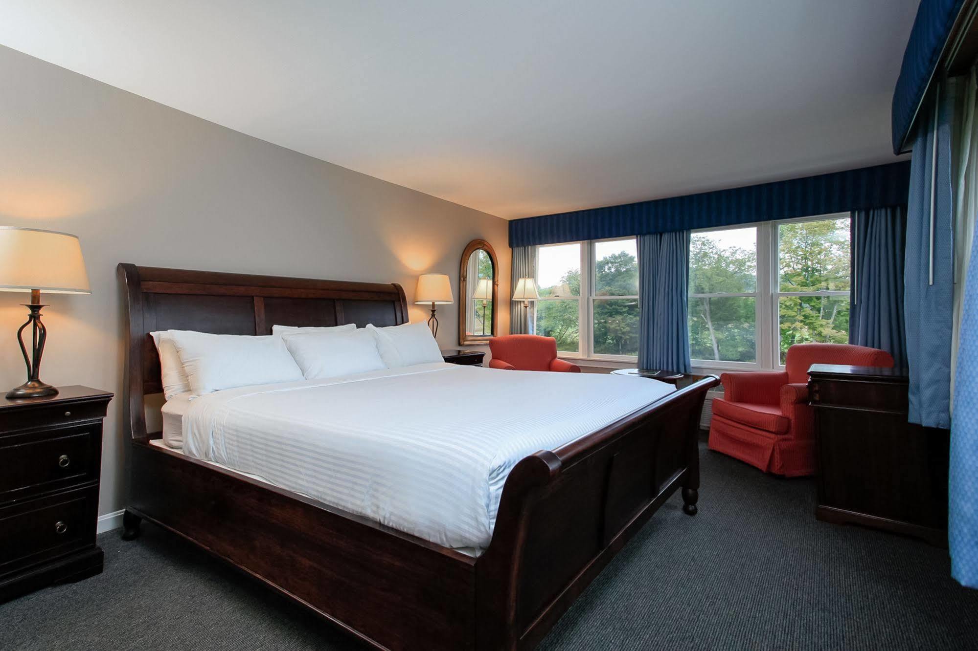 Hotel The Shire Woodstock Extérieur photo