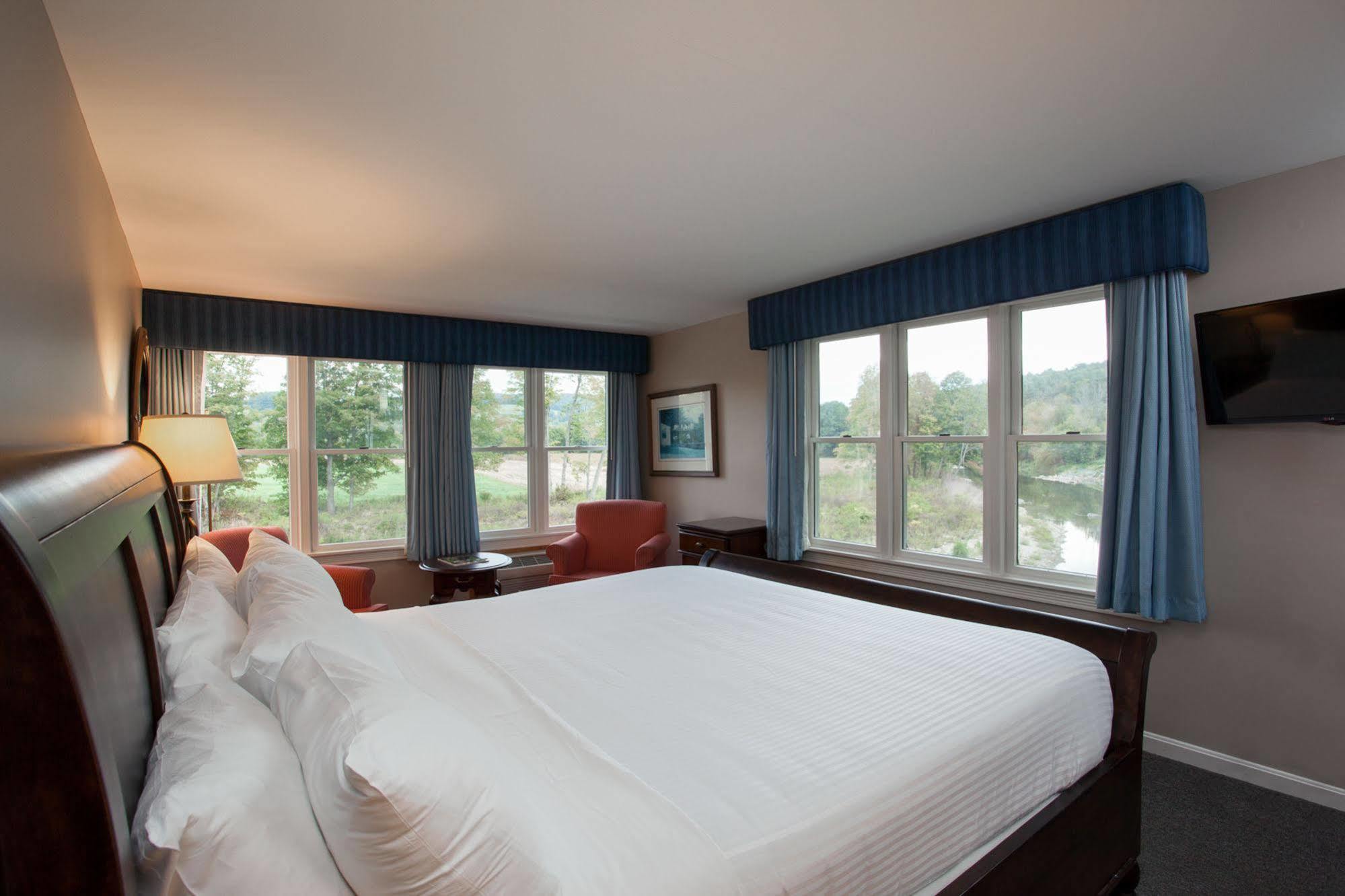 Hotel The Shire Woodstock Extérieur photo