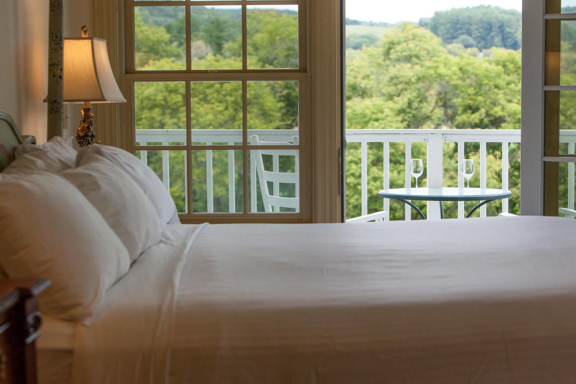 Hotel The Shire Woodstock Extérieur photo