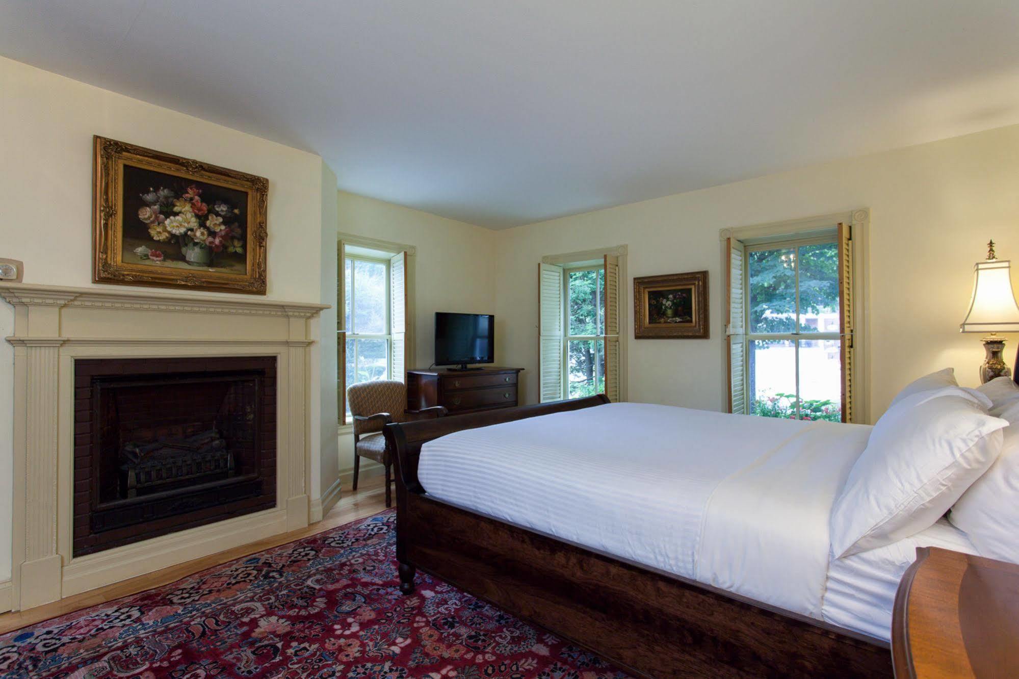 Hotel The Shire Woodstock Extérieur photo