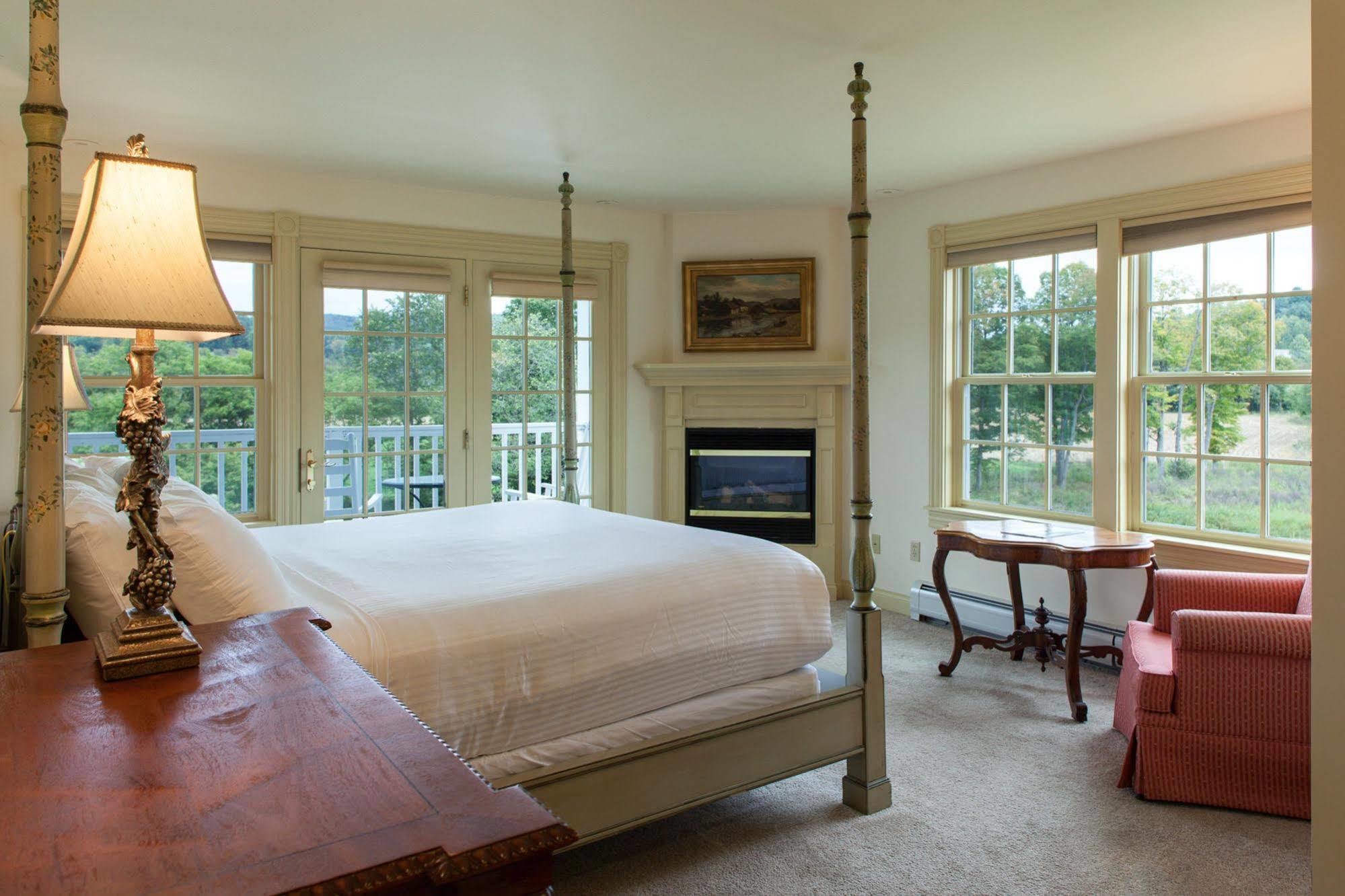 Hotel The Shire Woodstock Extérieur photo